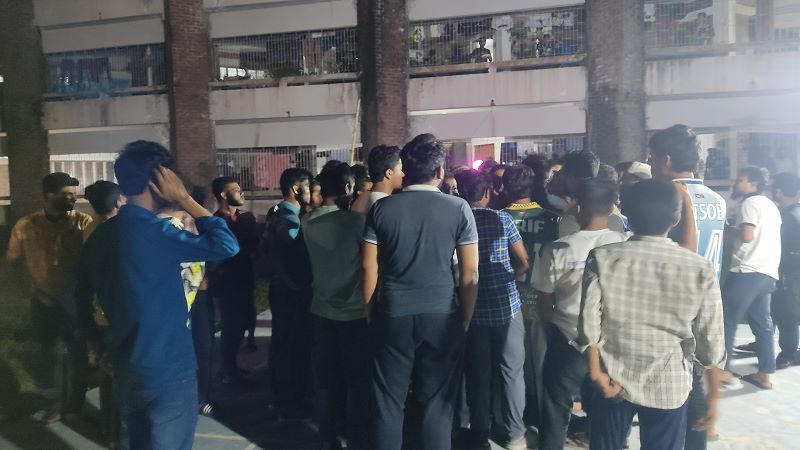 পবিপ্রবিতে ছাত্রদলের ক্রিকেট টুর্নামেন্ট, শিক্ষার্থীদের বাধায় নামানো হল ব্যানার